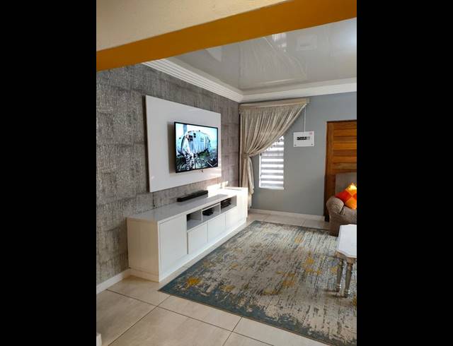 3 BEDROOM HOUSE FOR SALE IN THE ORCHARDS